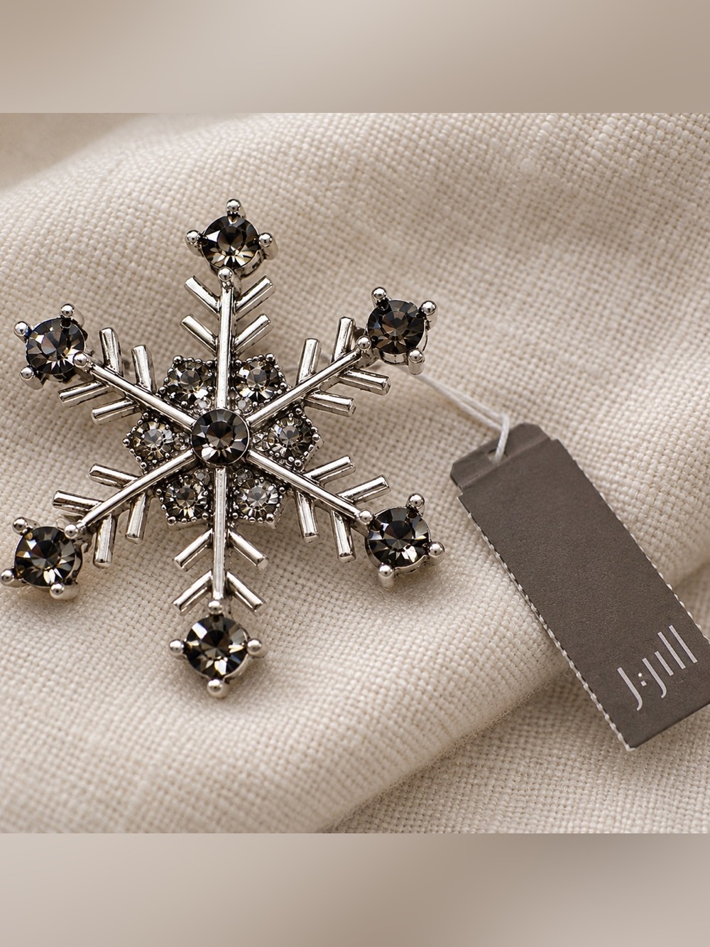 J. Jill Rhinestone Snowflake Brooch Pin. BN3opov